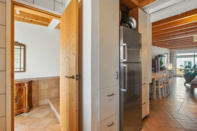 9 kitchen.jpg