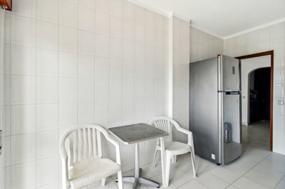 7.4 KITCHEN.jpg