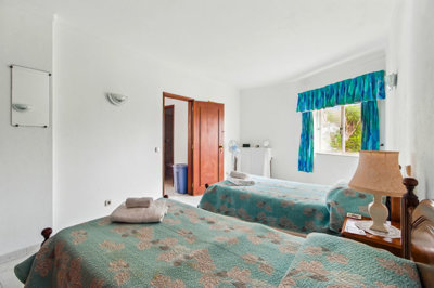 9 BEDROOM.jpg