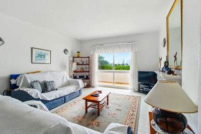 2 LIVING ROOM.jpg