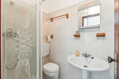 7.1 BATHROOM.jpg