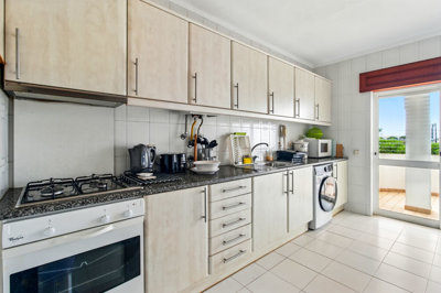 7.2 KITCHEN.jpg
