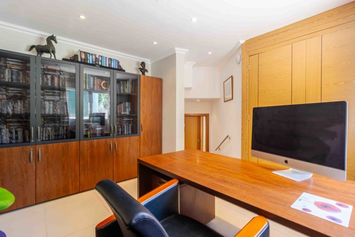 Image No.21-6 Bed Villa for sale