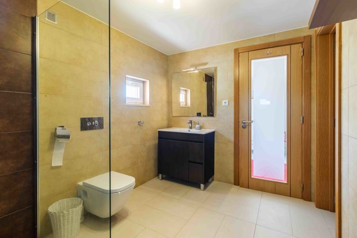 Image No.41-6 Bed Villa for sale