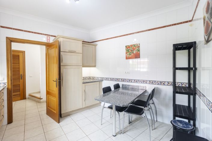 Image No.12-3 Bed Townhouse for sale