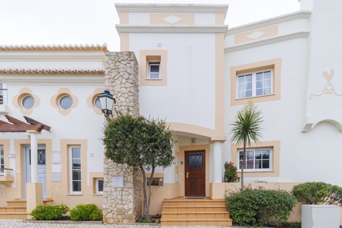 Image No.17-3 Bed Townhouse for sale