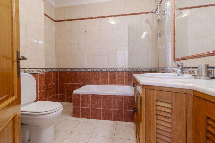 Image No.25-3 Bed Townhouse for sale