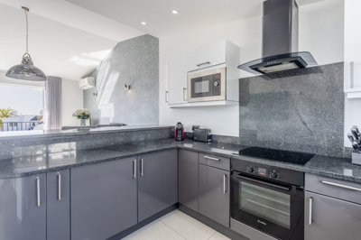 kitchen 1.jpg