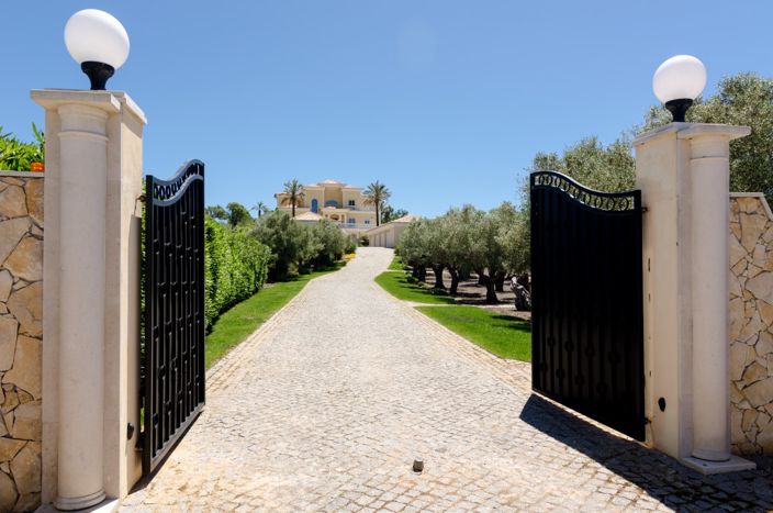 Image No.5-8 Bed Villa for sale