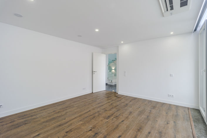 Image No.17-5 Bed Villa for sale