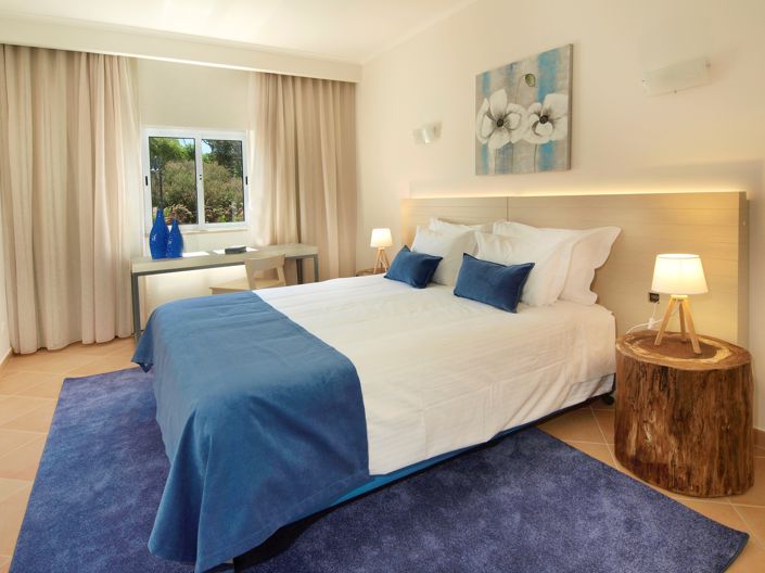 Image No.17-30 Bed Property for sale