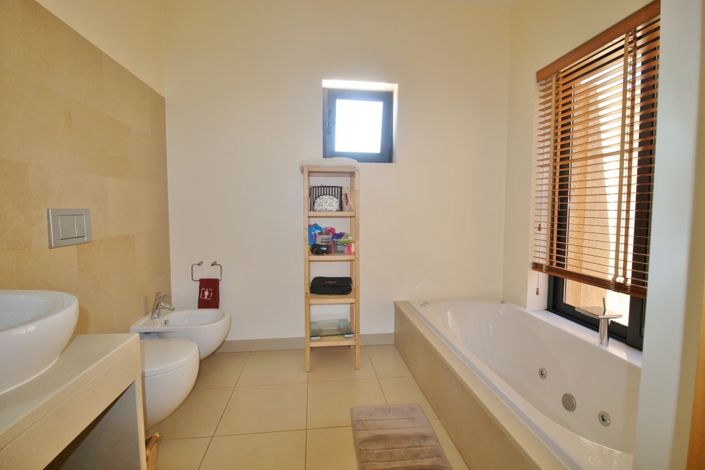 Image No.20-5 Bed Villa for sale