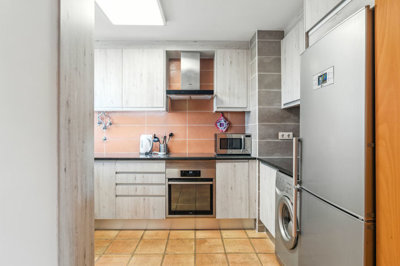 11 KITCHEN (1).jpg
