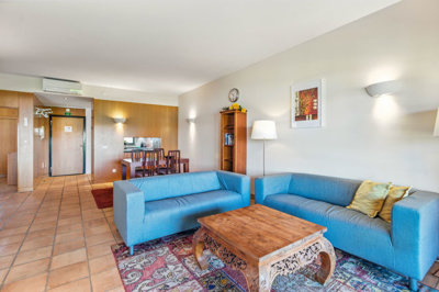 4 LIVING ROOM (1).jpg