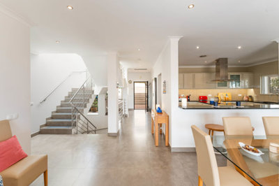 7 - living area.jpg