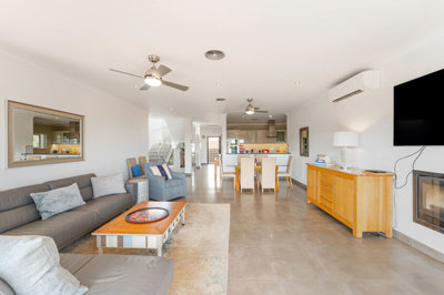 28 living room.jpg