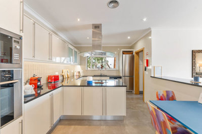 5 kitchen.jpg