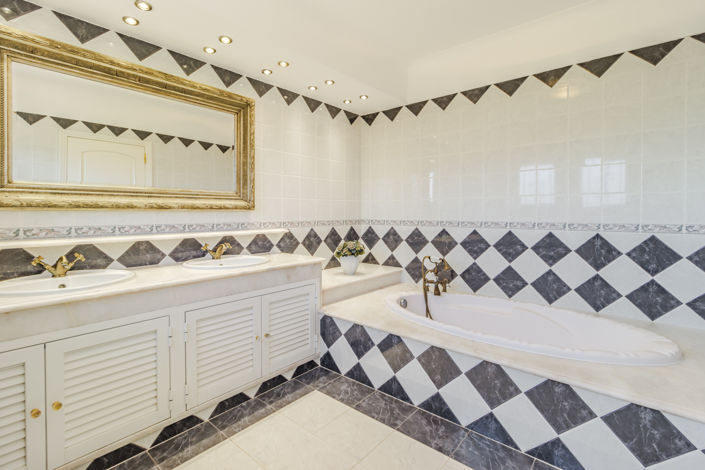 Image No.25-5 Bed Villa for sale