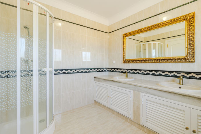 Image No.29-5 Bed Villa for sale