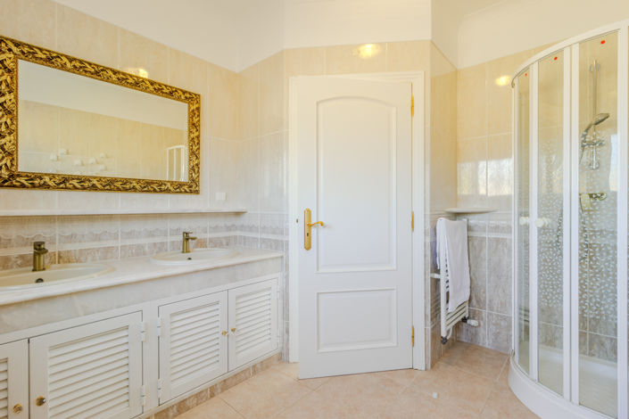 Image No.40-5 Bed Villa for sale