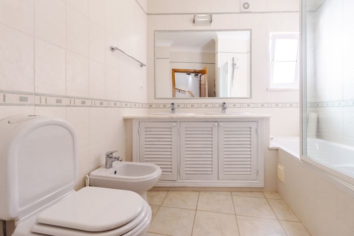 Image No.17-2 Bed Townhouse for sale