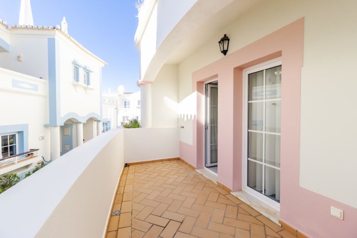 Image No.20-2 Bed Townhouse for sale