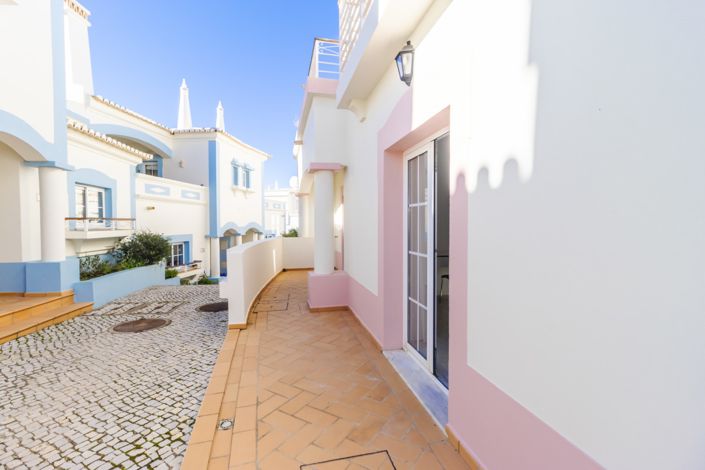 Image No.21-2 Bed Townhouse for sale