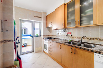 7 KITCHEN.jpg