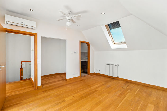 Image No.21-3 Bed Townhouse for sale