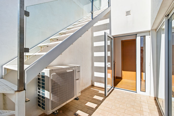 Image No.26-3 Bed Townhouse for sale