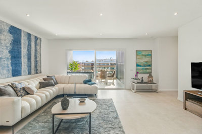 4 LIVING ROOM.jpg