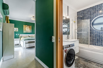 11 BEDROOM.jpg