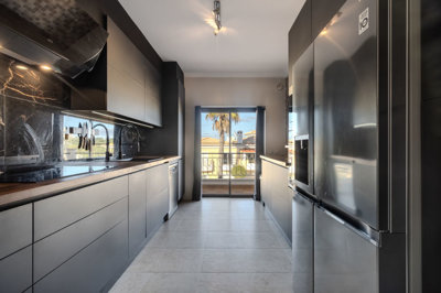 4 KITCHEN.jpg