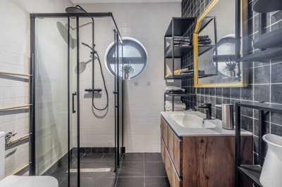 8 BATHROOM.jpg