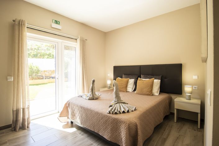 Image No.16-8 Bed Property for sale