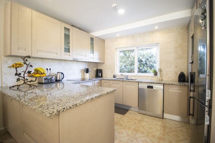 Image No.22-8 Bed Property for sale