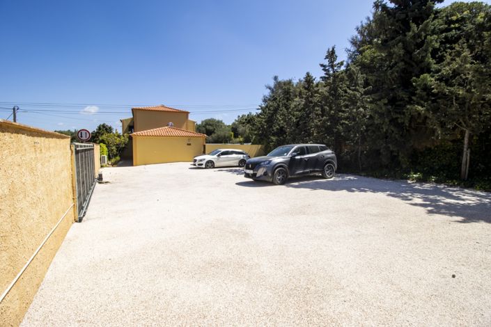 Image No.27-8 Bed Property for sale