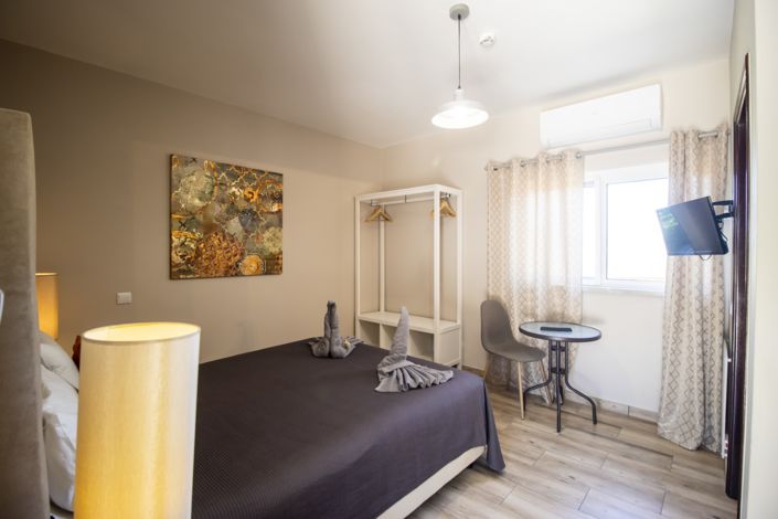 Image No.34-8 Bed Property for sale