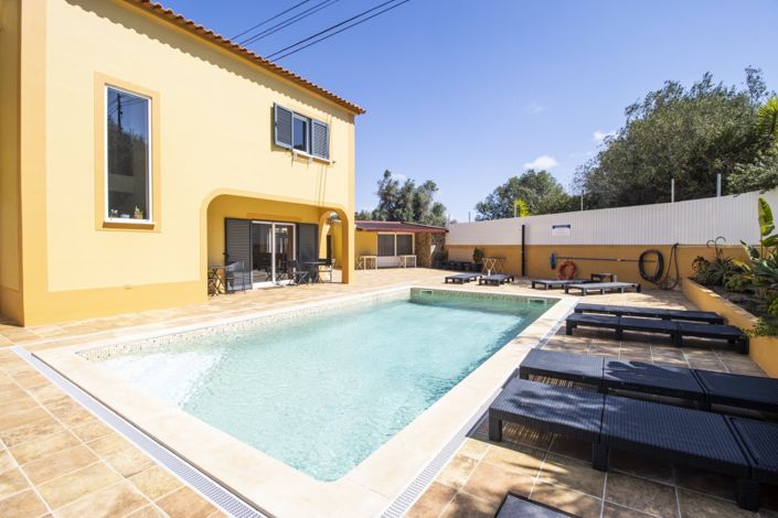 Image No.5-8 Bed Property for sale