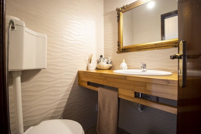 Image No.46-8 Bed Property for sale