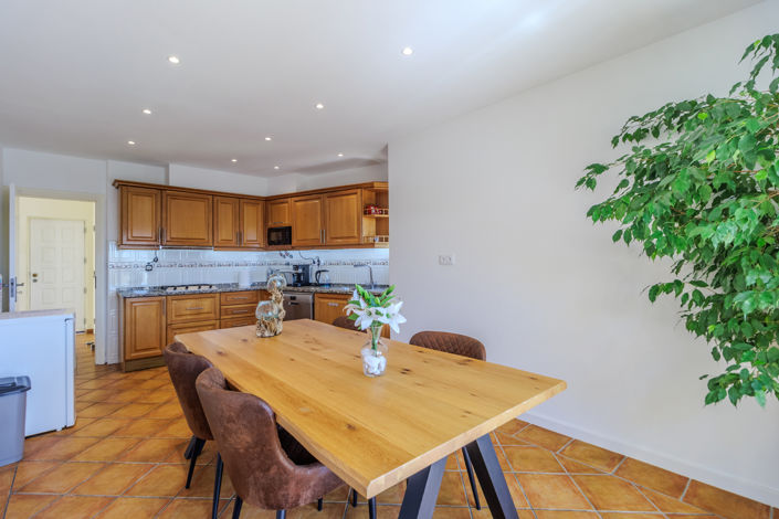 Image No.14-7 Bed Commercial for sale