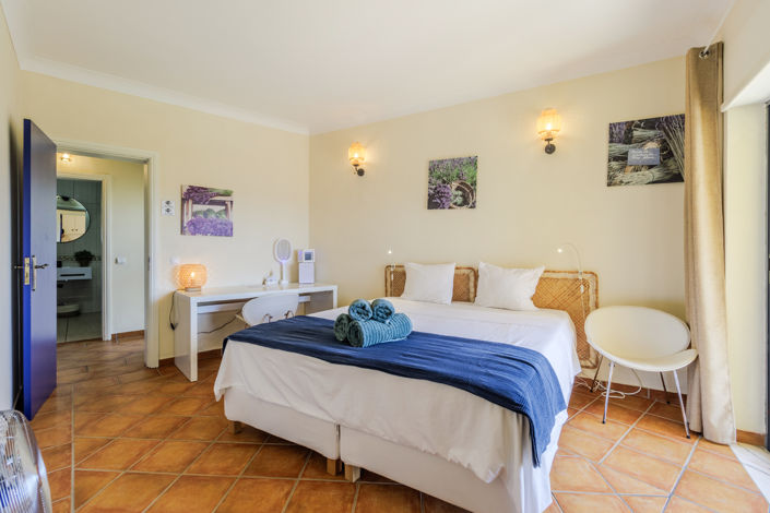 Image No.22-7 Bed Commercial for sale