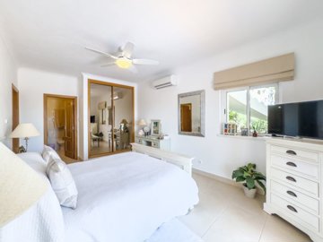 9 BEDROOM MASTER (Large).jpg