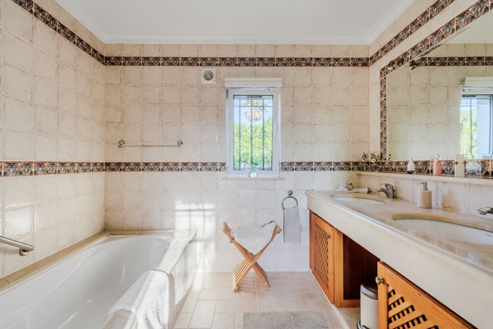 Image No.28-4 Bed Villa for sale