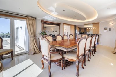 DINNING ROOM 1 (Large).jpg