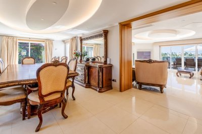 DINNING ROOM 2 (Large).jpg