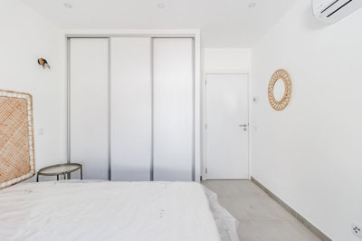 12 bedroom.JPG