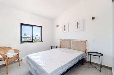 16 bedroom.JPG