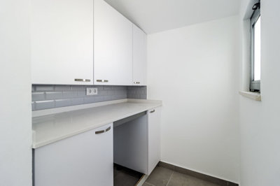 8 laundry room.JPG