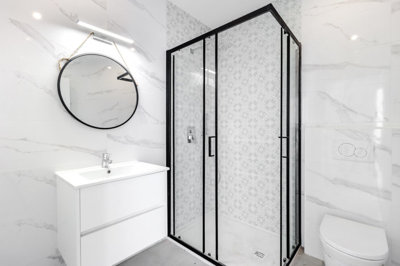 10 bathroom.JPG